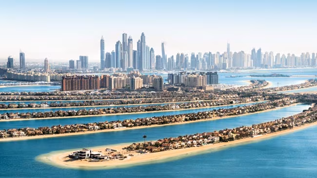 The Palm mit Aussicht auf Dubai´s Skyline mit Hochhäuser, Vereinigte Arabische Emirate