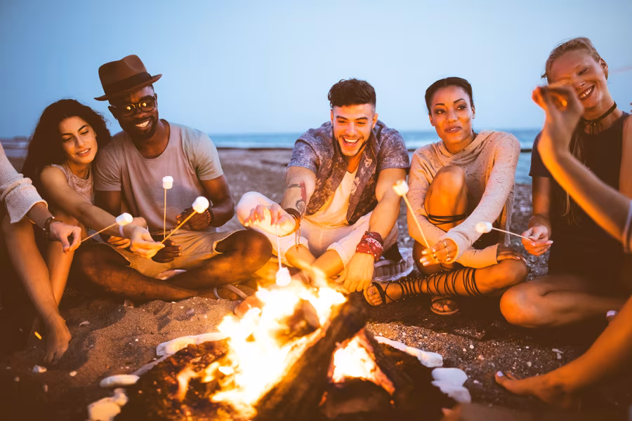 Lagerfeür Freunde Strand
