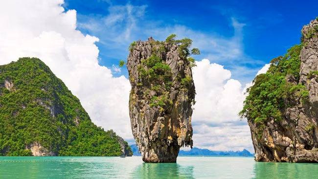 Thailand - Khao Lak, Kalksteinfelsen bei James Bond Insel, Bucht von Phang Nga