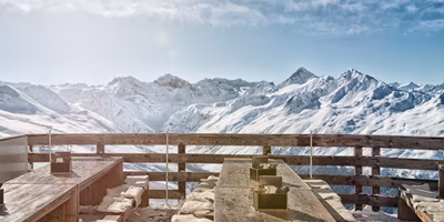 Aussicht Hütte in den Bergen im Winter