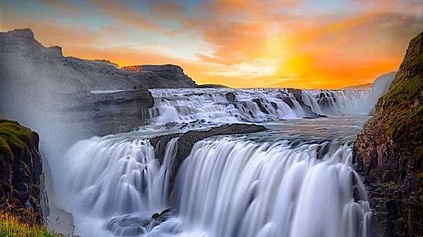 Traumhafter Wasserfall in Island