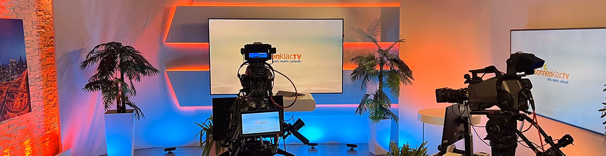 Studio mit Kameras, Belichtung und Bildschirm bei Sonnenklar v