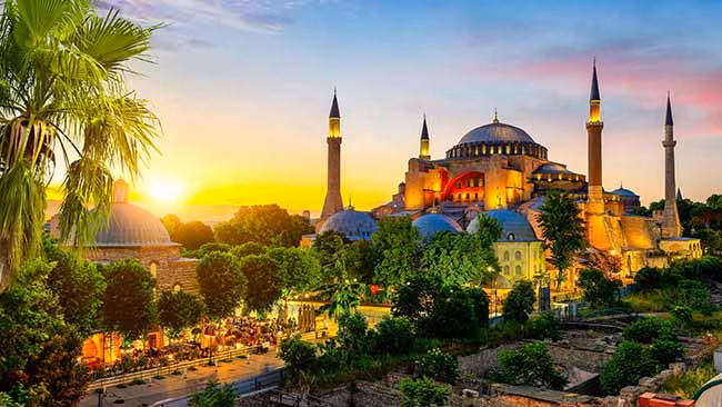 Türkei Istanbul, Moschee im Sonnenuntergang