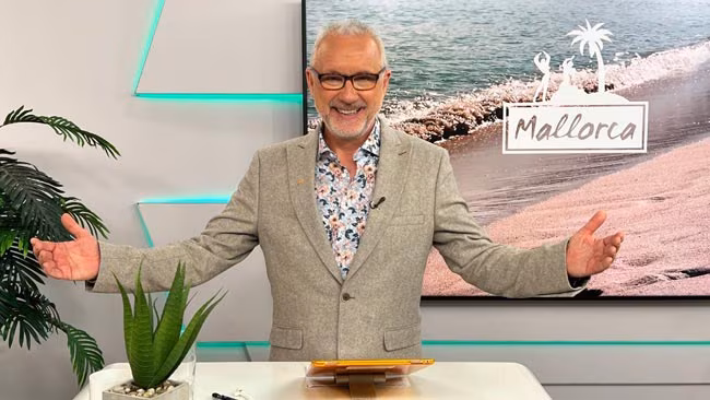 Moderator Ulf Dieter Kunstmann im sonnenklar.TV Studio