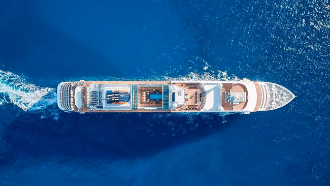 Kreuzfahrtschiff MS Europa 2 im Meer, Hapag Lloyd Kreuzfahrten