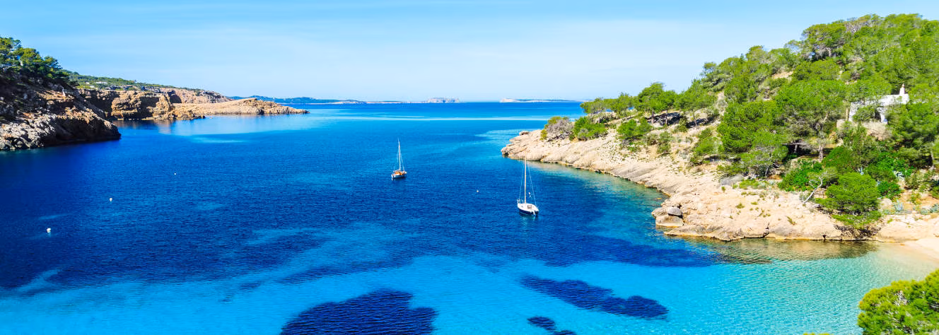 Ibiza Felsen Strand Boote