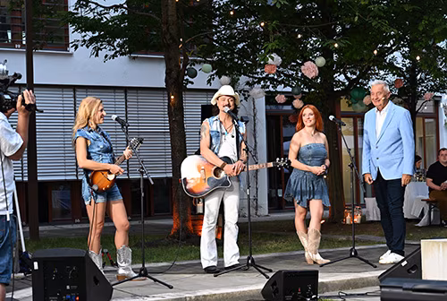Fly & Help Sommershow