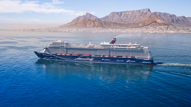 Mein Schiff 2 Kreuzfahrtschiff im Meer vor Kapstadt, Südafrika