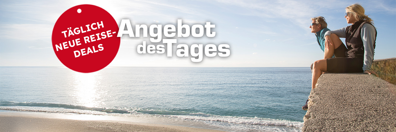 Angebot des Tages, Paar sitzend am Meer