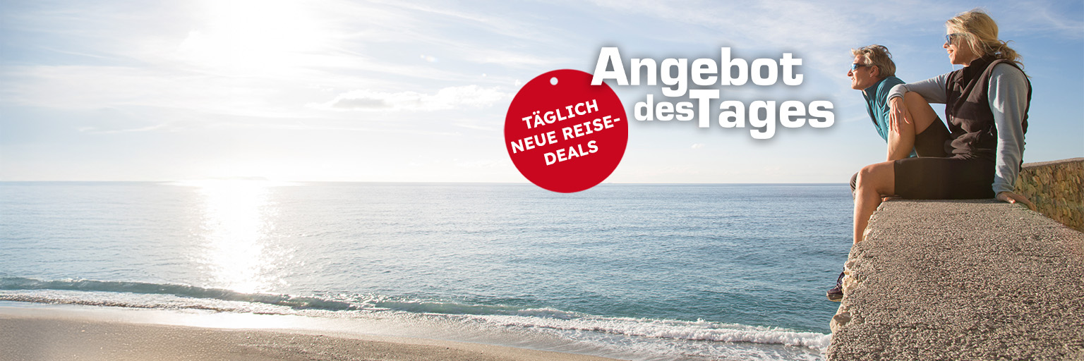 Angebot des Tages, Paar sitzend am Meer