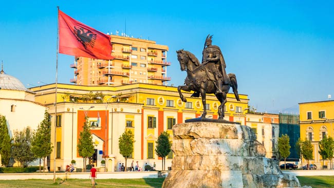 Albanien, Denkmal des Nationalhelden Georg Kastrioti Skanderbeg auf dem Skanderbeg-Platz von Tirana