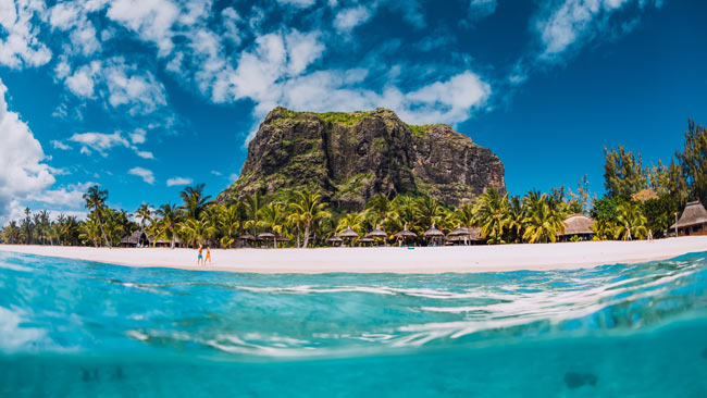 Asien - Indischer Ozean, Mauritius, Luftaufnahme eines tropischen Strandes