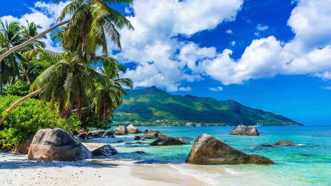 Baie Beau Vallon Strand auf der Insel Mahe, Seychellen, Indischer Ozean