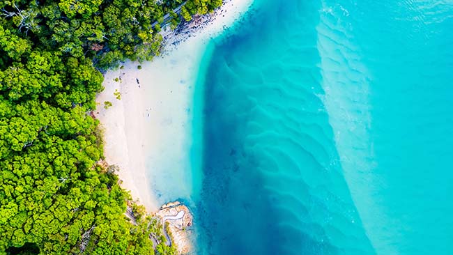 Australien - Südsee, Küste mit kristallklarem Meer