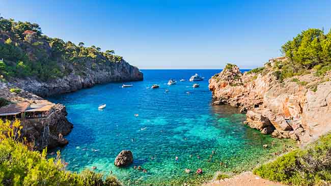 Balearen - Mallorca, Bucht mit Schiffen
