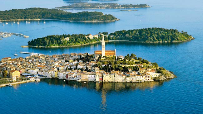 Kroatien - Istrien, Blick auf Hafenstadt Rovinj mit historischer Altstadt