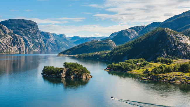 Norwegischer Fjord und die Berge am Lysefjord, Norwegen