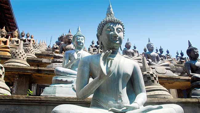 Sri Lanka, Tempel mit Statün