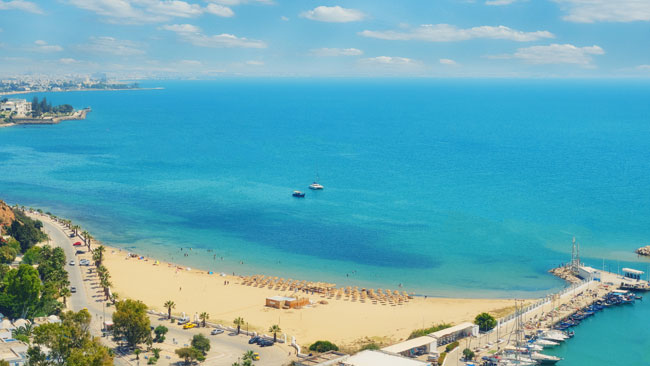 Tunesien - Stadtblick Sidi Bou, Strand am Mittelmeer, Hafen mit Yachten