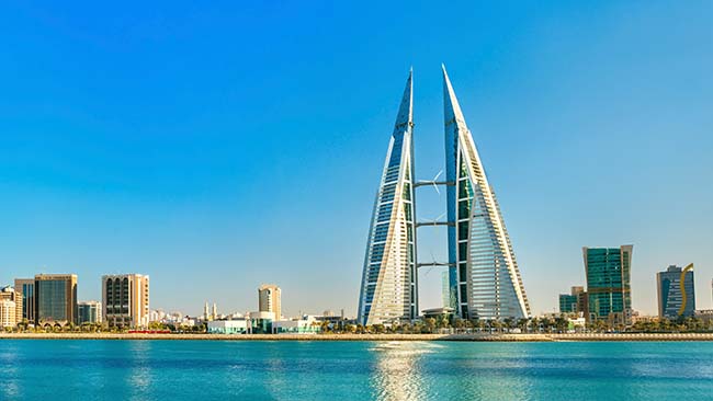 Bahrain, Skyline mit Meer