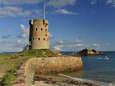 Grossbritannien Kanalinseln Leuchtturm Meer