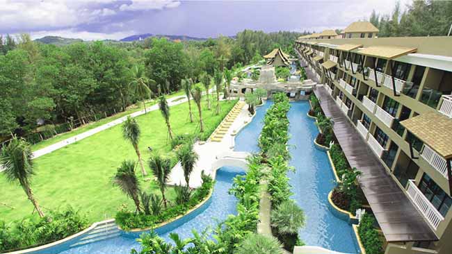 Asien - Thailand, Phuket - Maikhao Palm Beach Resort, Hotelanlage mit großzügigem Pool