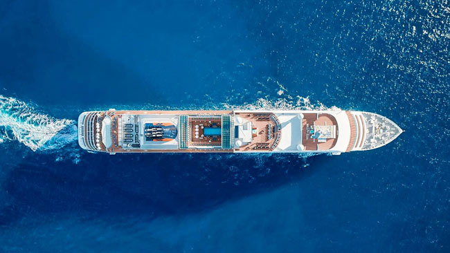 Kreuzfahrtschiff MS Europa 2 im Meer, Hapag Lloyd Kreuzfahrten