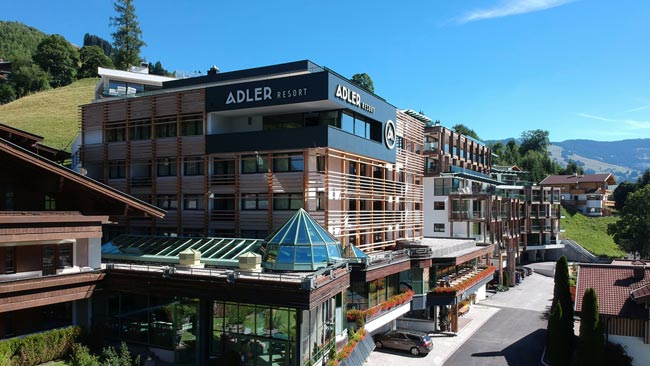 Außenansicht Hotel Adler Resort im Salzburger Land, Österreich