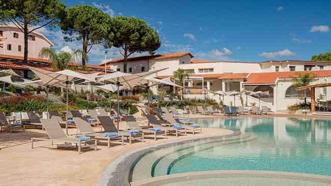 Italien - Sardinien, Hotel Club Esse Cala Bitta, Hotelanlage mit Pool