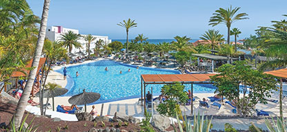 Kanaren - Fuerteventura, allsun Appartement Hotel Esquinzo Beach, Poolanlage mit Palmen