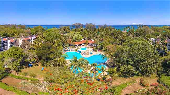 Kenia, Diani Sea Resort, Pool- und Gartenanlage