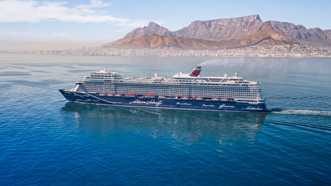 Mein Schiff 2 Kreuzfahrtschiff im Meer vor Kapstadt, Südafrika