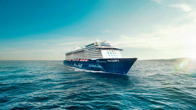 Mein Schiff 5 Kreuzfahrtschiff im Meer