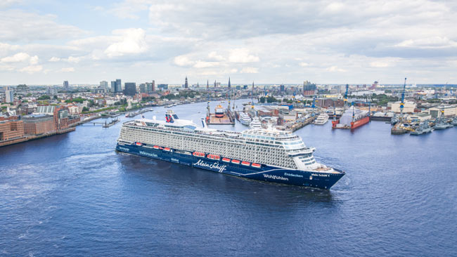 Mein Schiff 7 Kreuzfahrtschiff im Hamburger Hafen, Ostsee