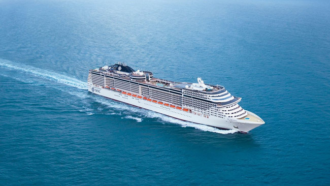 MSC Preziosa Kreuzfahrtschiff Außenaufnahme im Meer