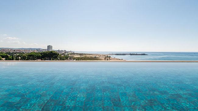 Spanien - Costa Dorada, Estival Maramar, Rooftop Pool mit Blick auf das Meer