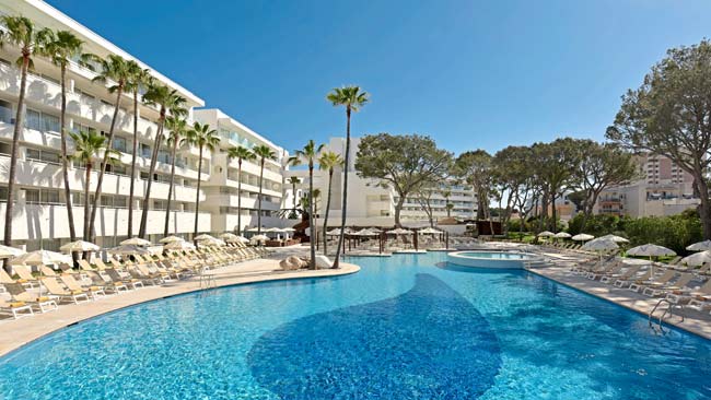 Iberostar Waves Cristina Hotelansicht mit Pool, Mallorca, Spanien
