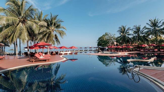 Poolbereich mit Blick zum Strand Khaolak Laguna Resort, Thailand