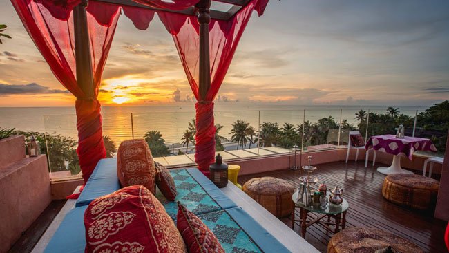 Thailand - Dachterrasse mit Blick aufs Meer im Marrakesh Hua Hin Resort & Spa