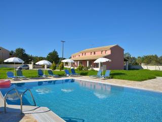 Megali Luxuries (tt)