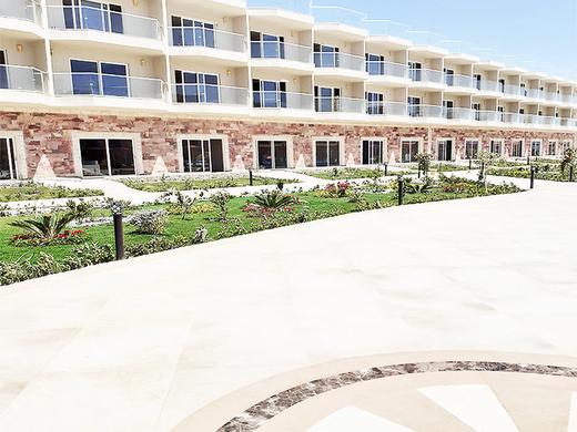 Hawaii Paradise Aqua Park Resort