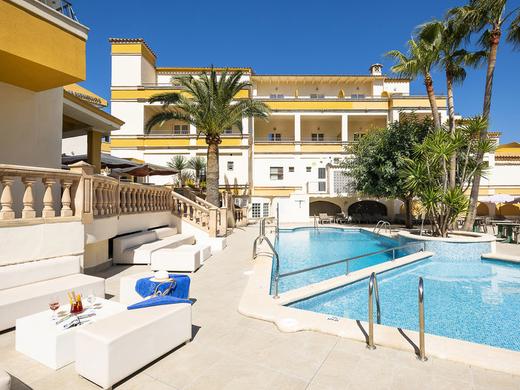 Flor Los Almendros Hotel