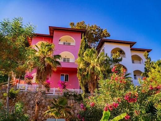 Senza Garden Holiday Club