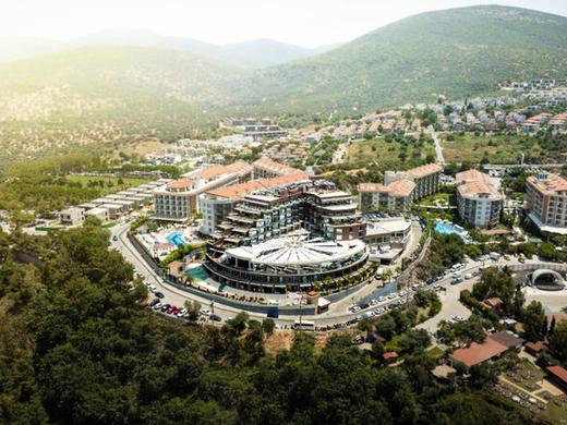 Qlusive Hotel (Adults only 12+)