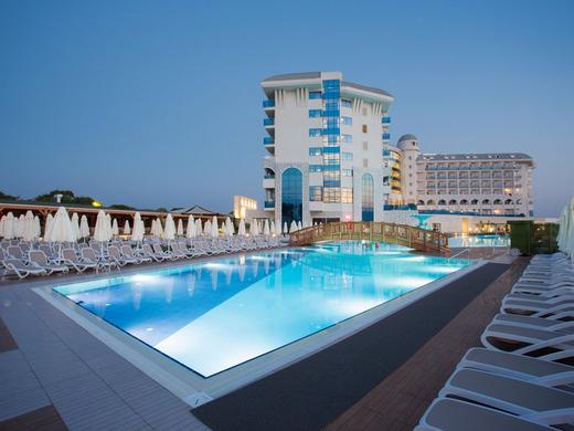 Water Side Resort & Spa