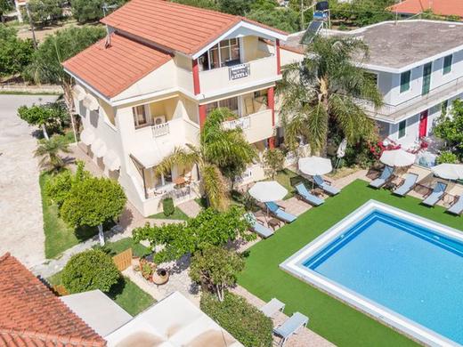 Oscar Villa & Studios