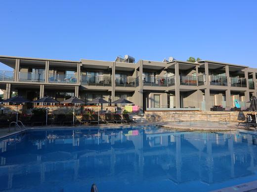 Dionysos Hotel & Studios