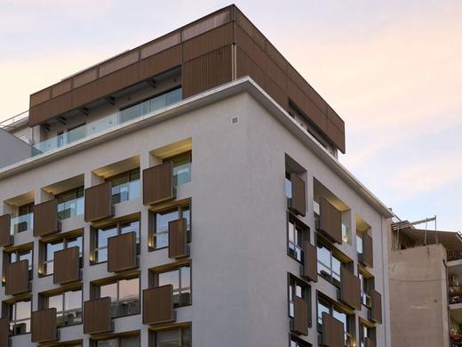 Twinn, Downtown Piraeus