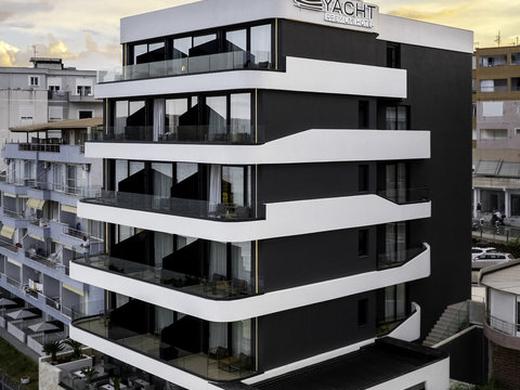 Yacht Premium Hotel