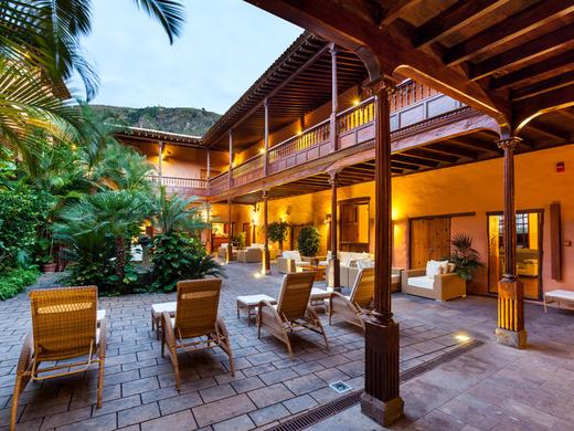 LIVVO La Quinta Roja